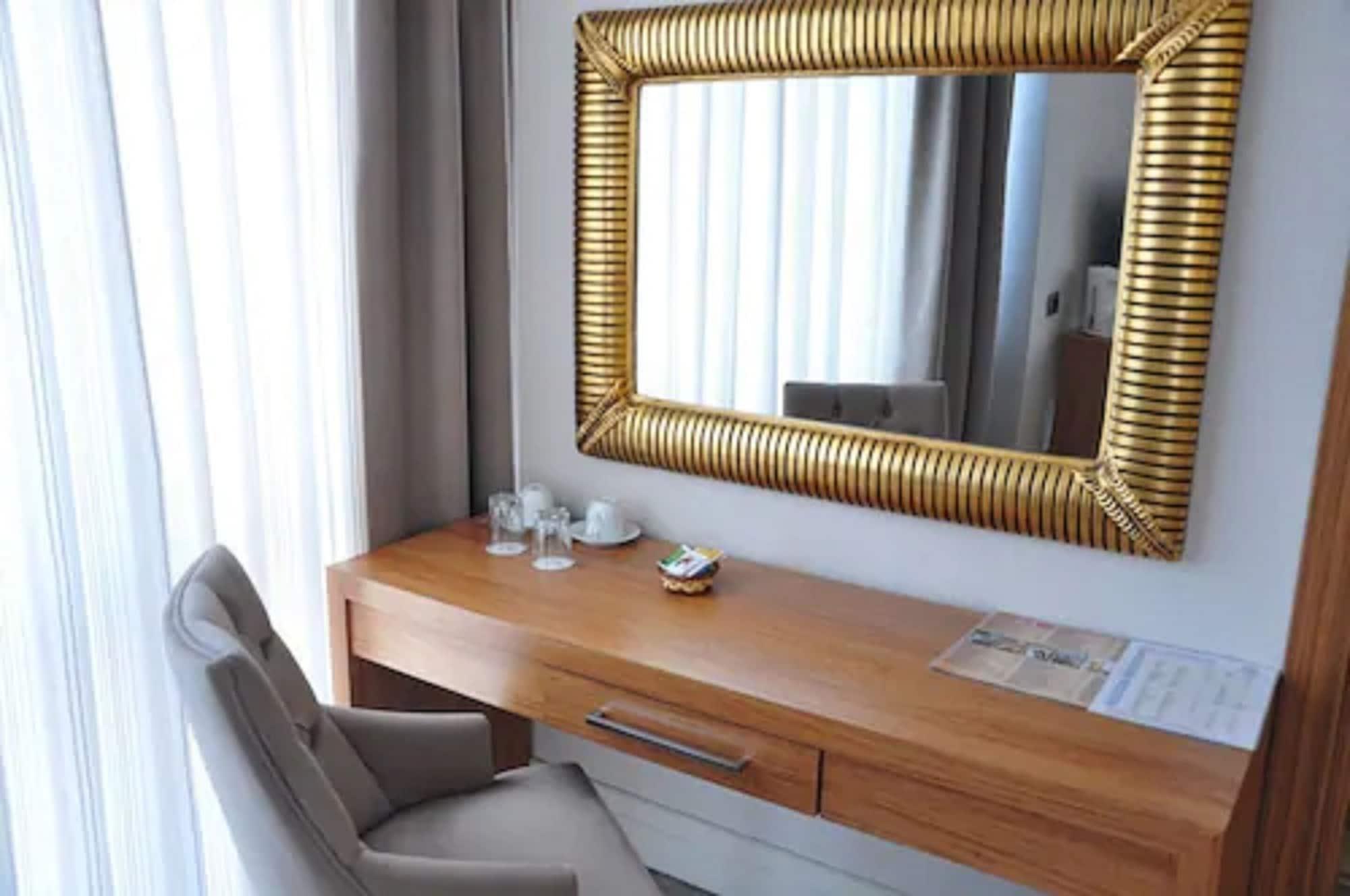 Vplus Hotel Atasehir Истанбул Екстериор снимка
