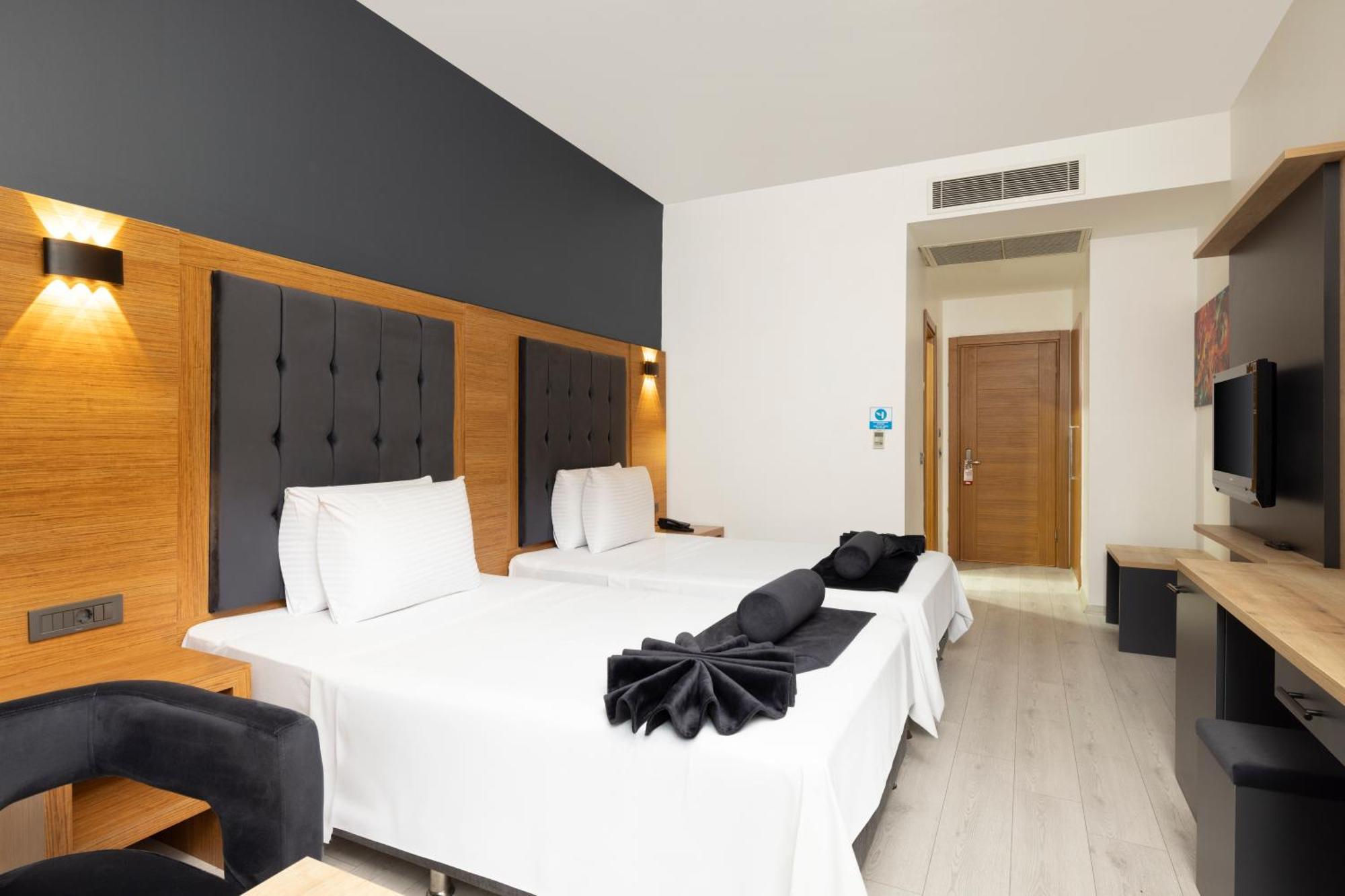 Vplus Hotel Atasehir Истанбул Екстериор снимка